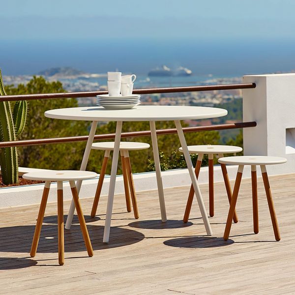 Image of white Area circular garden table and round stools in white aluminum and teak by Caneline
