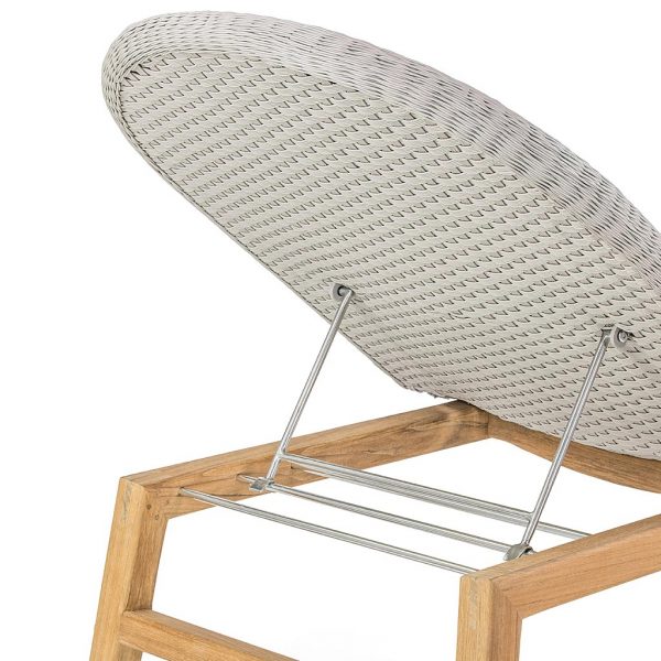 Shell is an adjustable sun lounger designed by Jan des Bouvrie for FueraDentro modern garden furniture company, Netherlands.