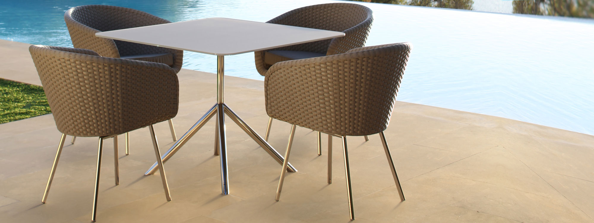 Shell modern garden furniture & retro outdoor dining furniture includes a very comfortable tub chair by FueraDentro woven garden furniture.