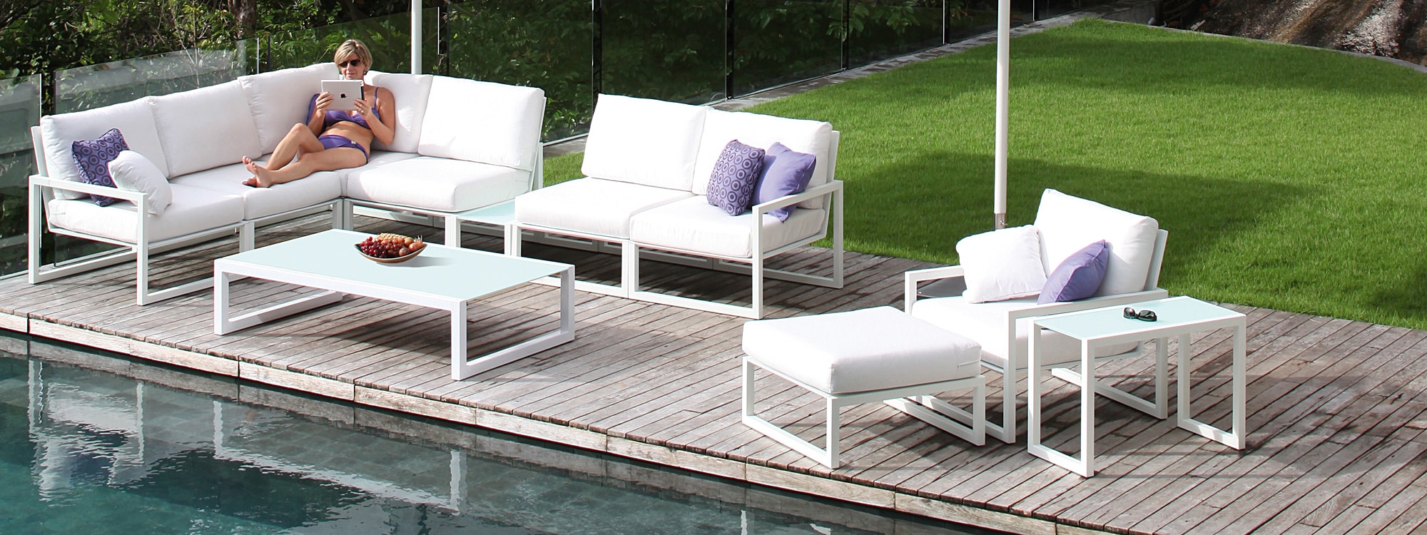 White Ninix lounge set from Encompassco modern outdoor furniture