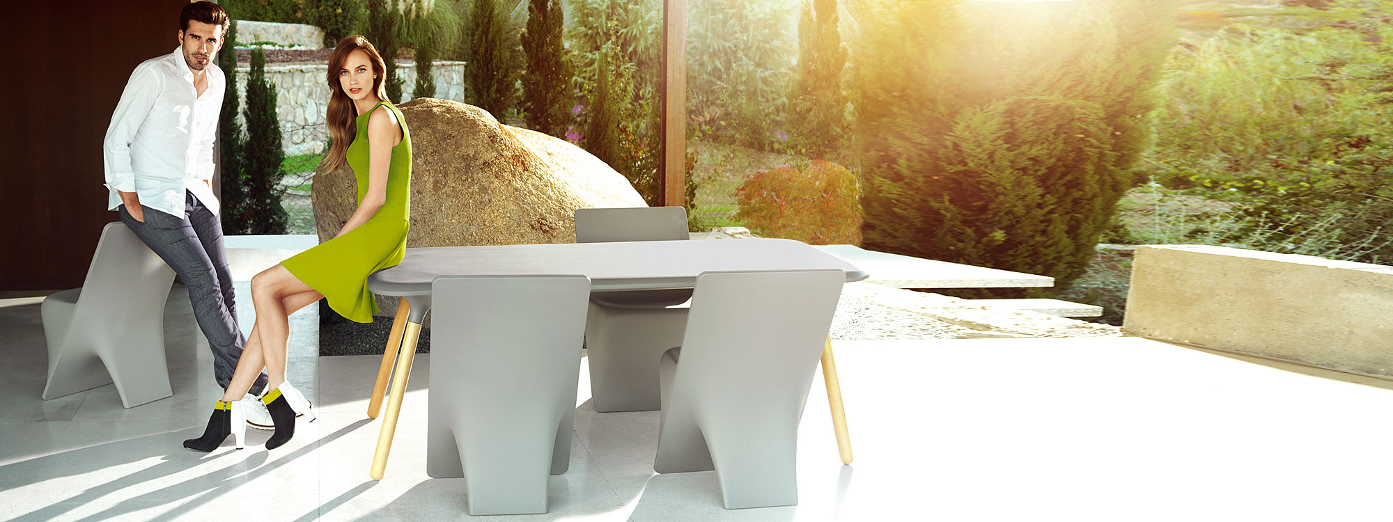 Light Grey Sloo MODERN Outdoor DINING SET. DESIGNER Garden Dining Furniture In HIGH QUALITY Garden Furniture MATERIALS By VONDOM LUXURY Plastic FURNITURE.