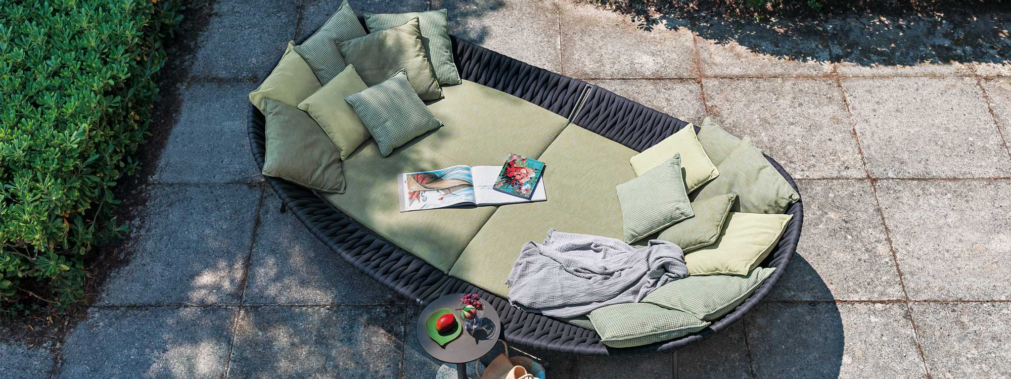 Image of pair of Arena garden daybeds together