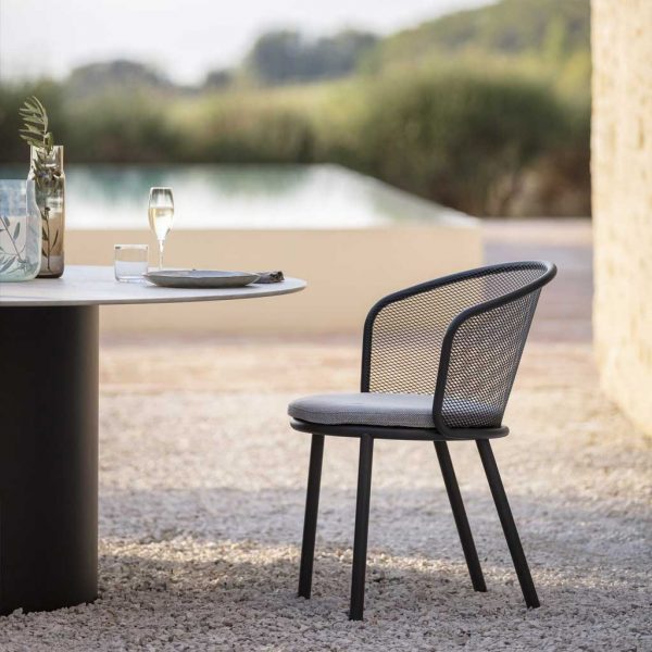 Baza contemporary outdoor chair with Branta circular dining table