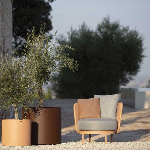 Baza outdoor relax chair in Salmon Beige with Verdi planters on sunny terrace