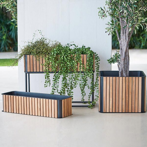 Image of range of different sizes of Cane-line Combine planters in lava grey aluminum and teak
