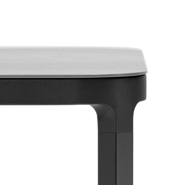 Detail of Duct outdoor table's curvaceous aluminium frame