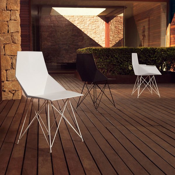 Image of black and white Faz modern garden chairs by Vondom