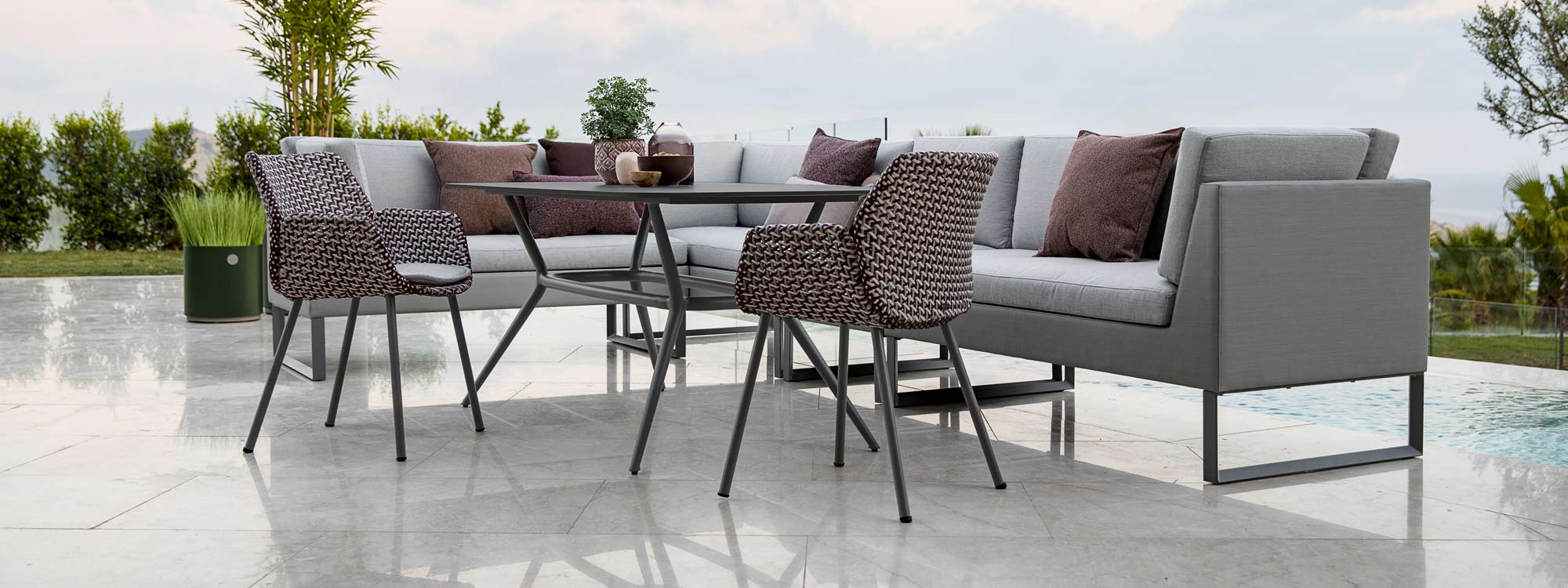 Image of Joy rectangular dining table and Connect dining sofa and Vibe garden chairs by Cane-line
