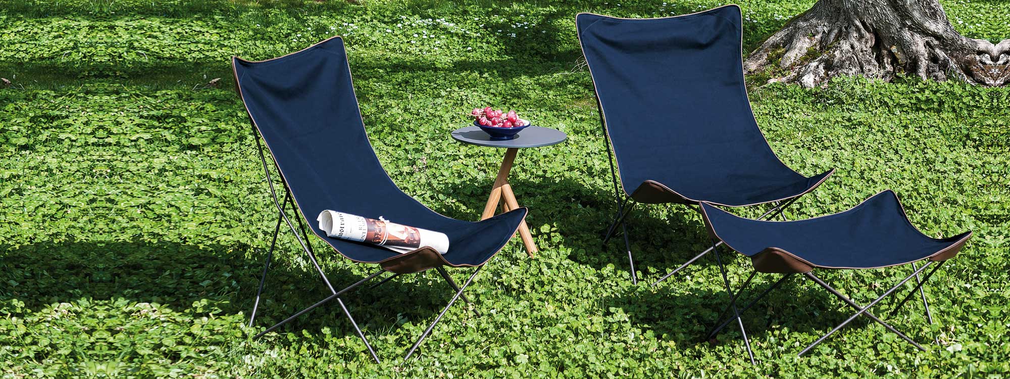Lawrence outdoor butterfly chair is a modern garden lounge chair in high quality garden furniture materials by Roda Italian garden furniture