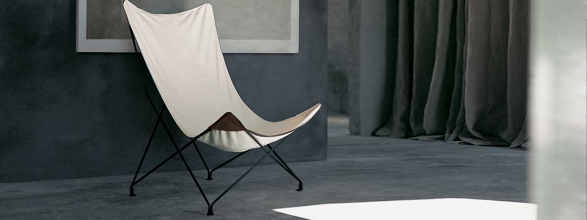Cream-coloured Lawrence folding butterfly chair can also be used indoors, such as shown here