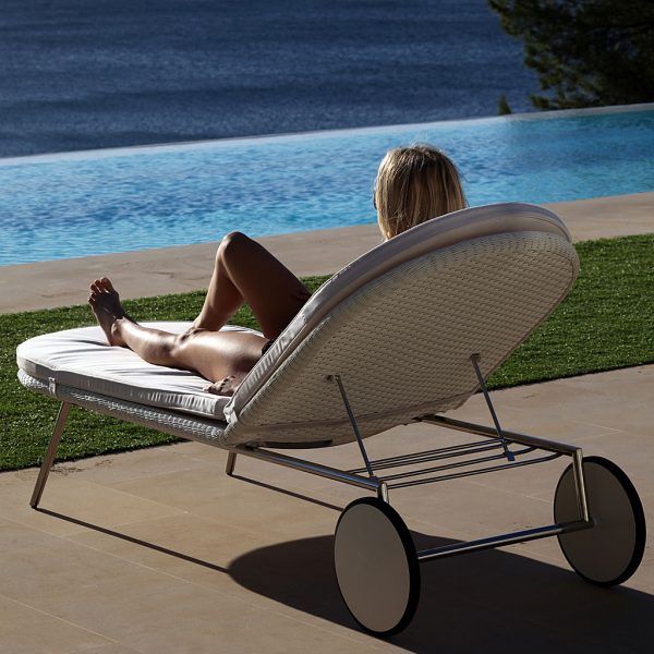 Shell retro design sun lounger is a modern sunbed in luxury quality garden furniture materials by FueraDentro modern garden furniture company