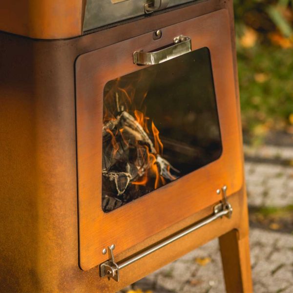 Image of detail of burning chamber and stove door of M-Classic wood-fired pizza oven