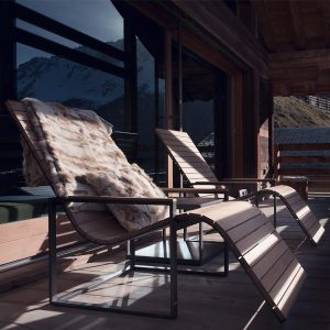 Garden Sun Chair is a minimalist outdoor relax chair in luxury quality garden furniture materials by Roshults modern exterior furniture