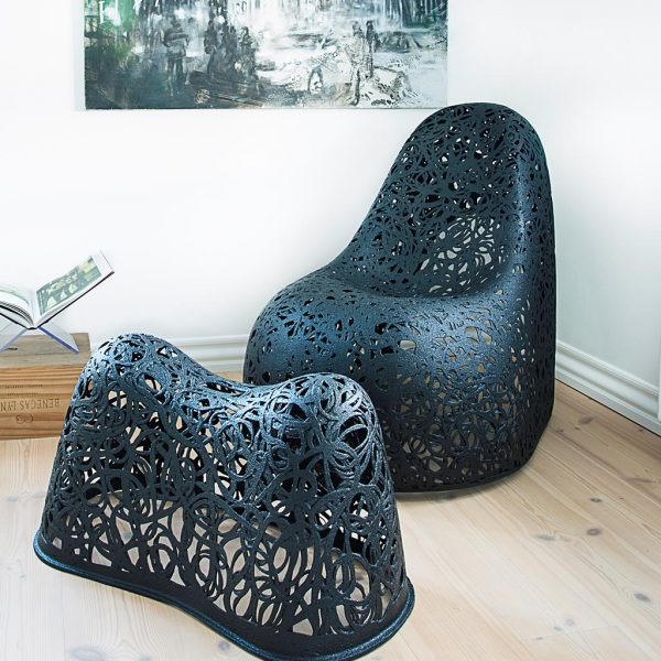Image of curvy Self lounge chair in black by Unknown Nordic furniture