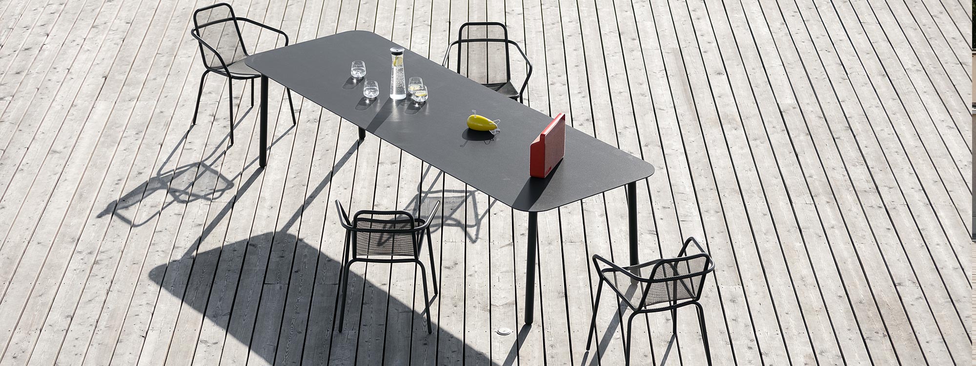 Starling modern garden dining set designed by Studio Segers is available in wide range of exciting finishes