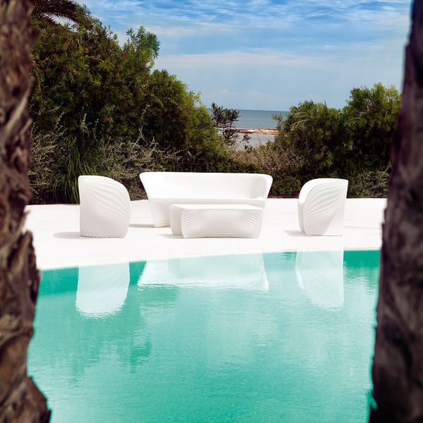 Image of Vondom Biophilia outdoor sofa and lounge chairs by Ross Lovegrove on poolside