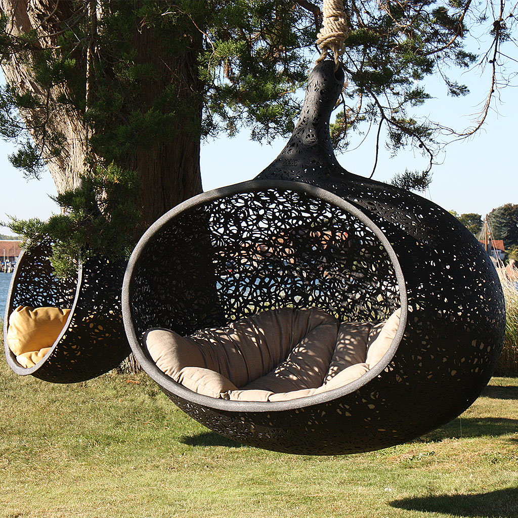 black-maffa-freeform-hanging-garden-chair-in-bassalt-fibers-4.jpg