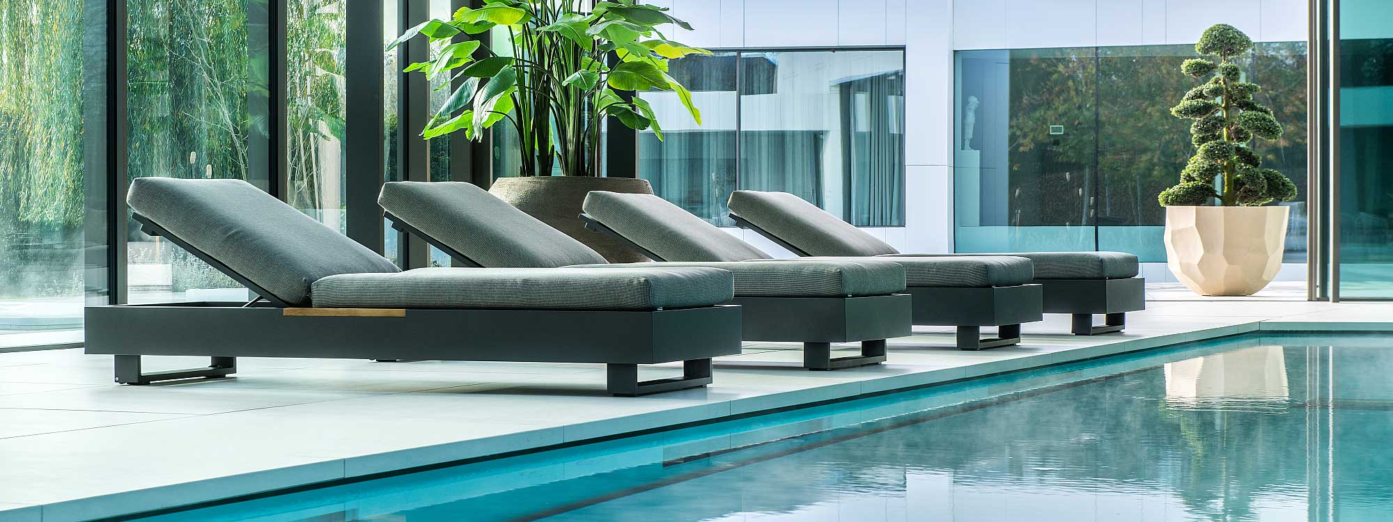 Bari sun lounger is a modern sun bed in quality aluminium garden furniture materials by Jati & Kebon minimalist outdoor furniture company.