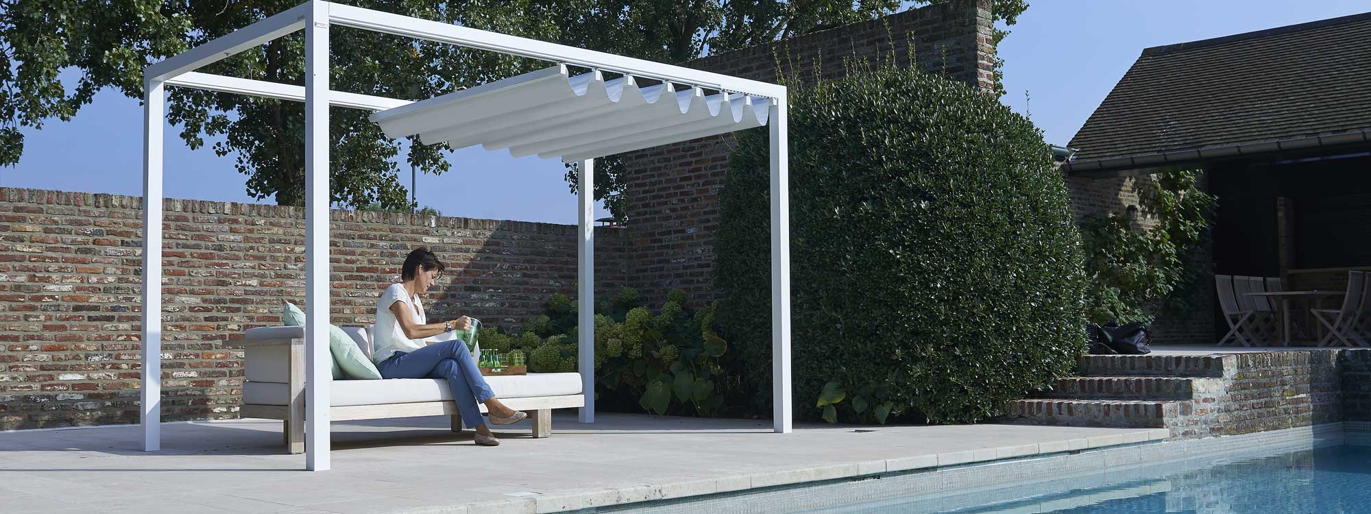 Cabana garden shade is a simple garden pergola & chic outdoor canopy in high quality sun shade materials by Prostor parasol company, Belgium.