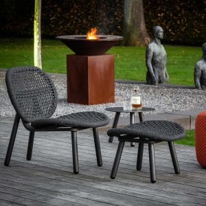 Skate outdoor lounge chair by Mathias Deferm is a chic garden easy chair in recyclable garden furniture materials by Jati & Kebon curvy garden furniture.