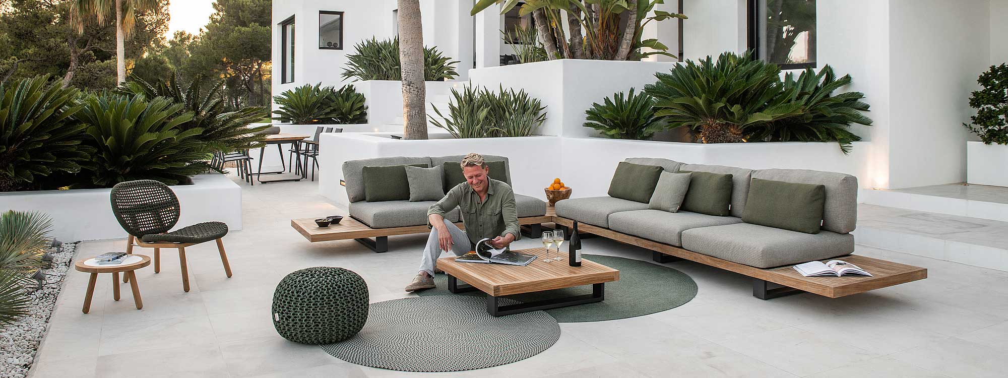 Truro Lounge FSC teak sofa is trendsetting outdoor furniture in luxury garden sofa materials by Jati & Kebon sustainable garden furniture company
