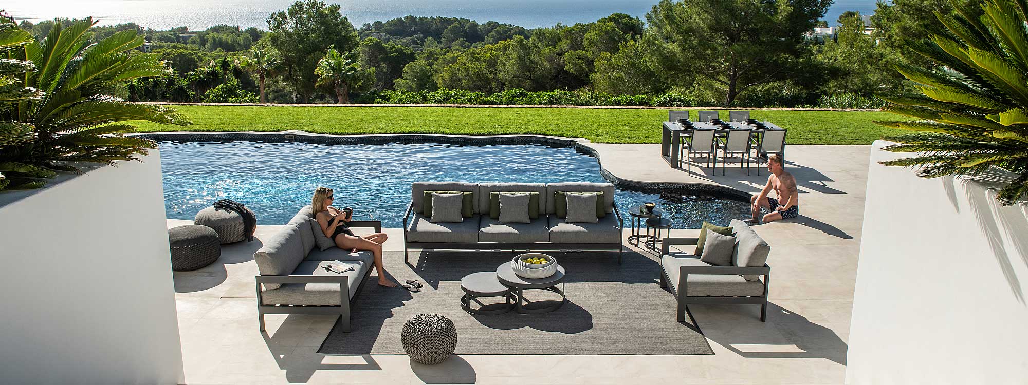 Vigo XL garden lounge set & outdoor sofas is modern aluminium garden furniture by Jati & Kebon trendy exterior furniture company.
