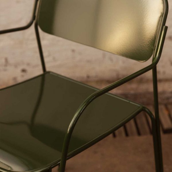 Image of contoured back and seat of Libelle green garden armchair, hand-made in Sweden by Grythyttan Stålmöbler