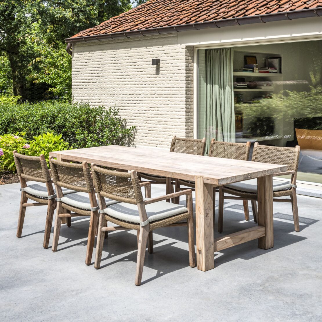 Image of Gommaire Table Jacob & Fiona armchairs